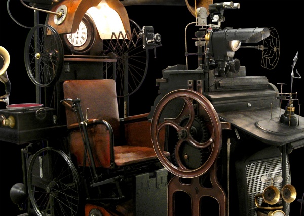 Pressebild Lowtech Instruments Museum, Charly-Ann Cobdak, Zeitmaschine, Detail