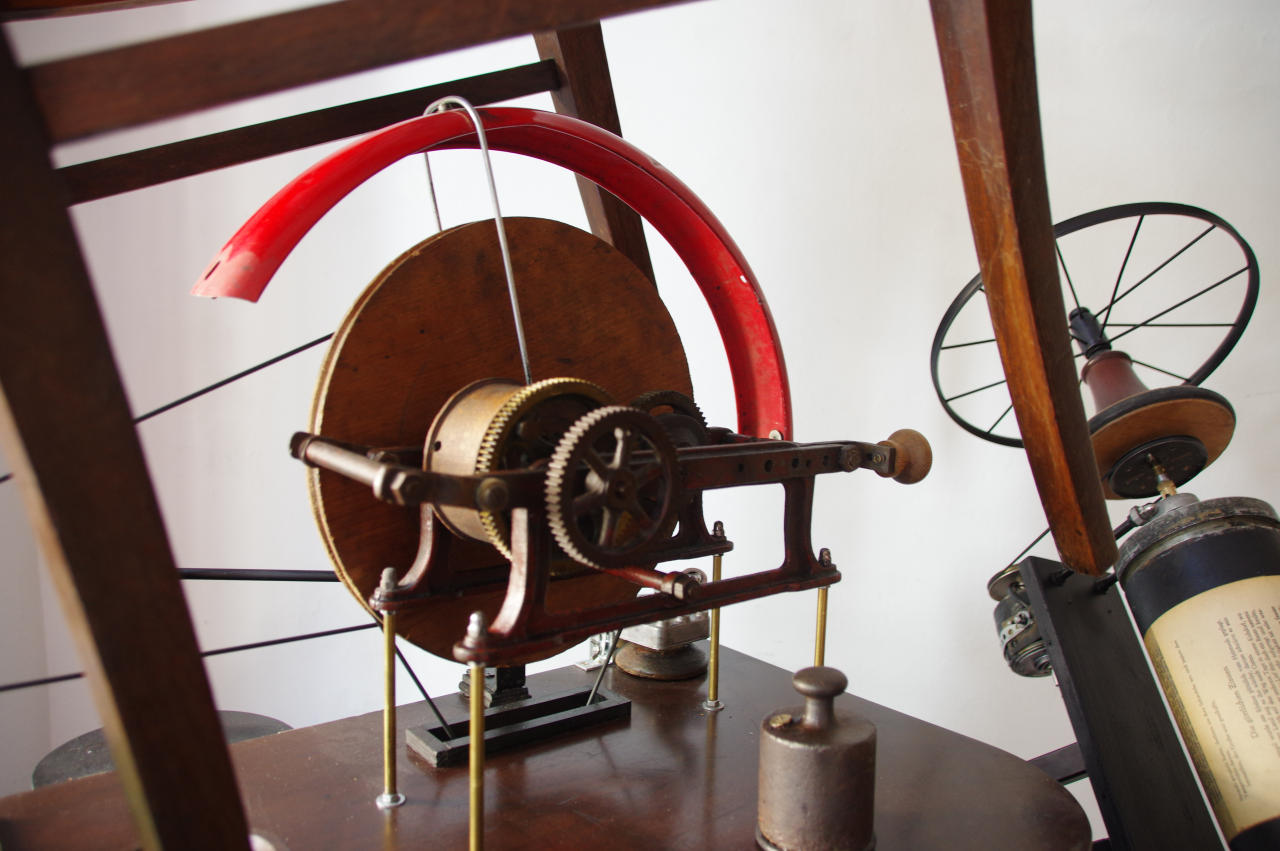 Diverse Räder an der Maschine PhiloDramaticus - Eine pinocchiotische Maschine, von C. A. cobdak