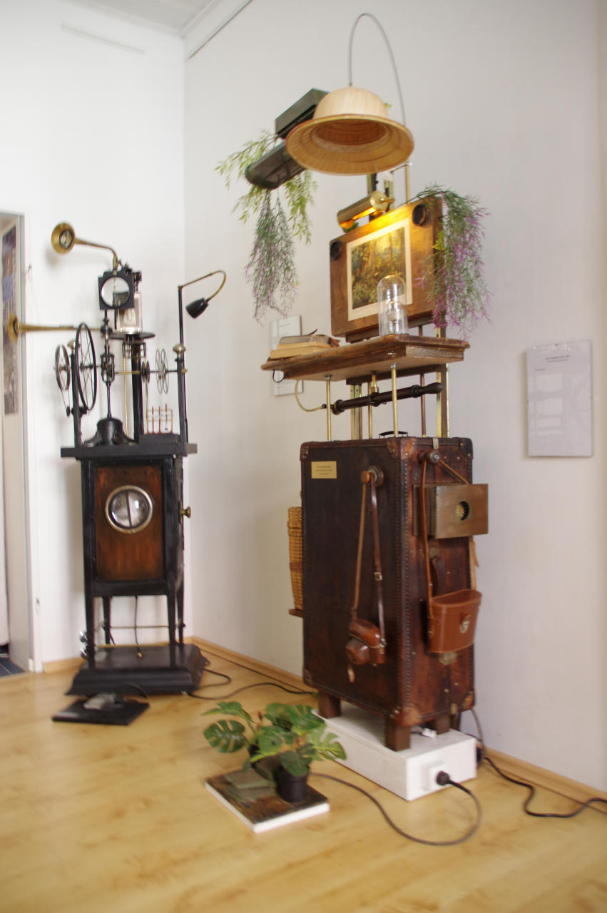 Maschine Terra Incognita Isolata - Home Travelling Machine, von C.A. Cobdak