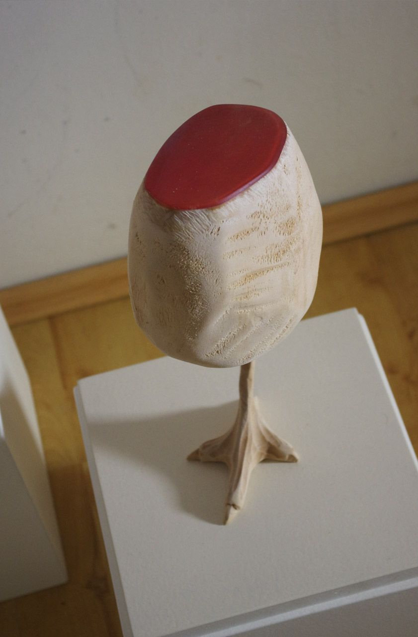 Holzskulptur aus der Reihe Prêt-a-manger von Nadine Elda Rosani