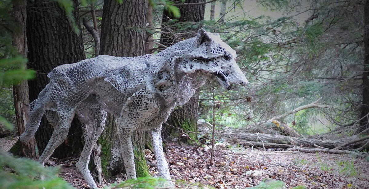Wolfsskulptur von Elsa Nietmann im Wals