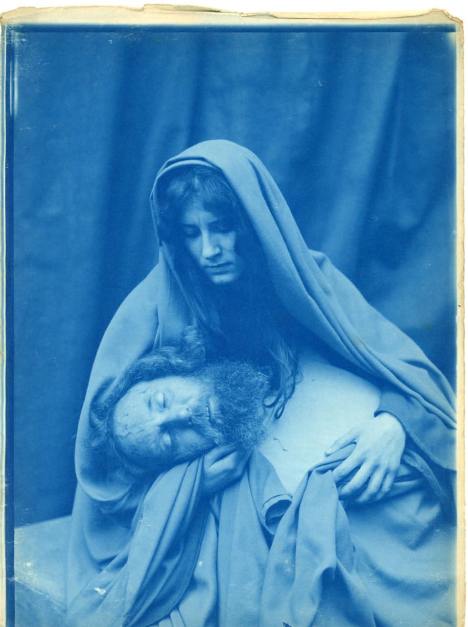 Pietà, Maria trauernd mit toten Christus. Fotografie von H. Traut.