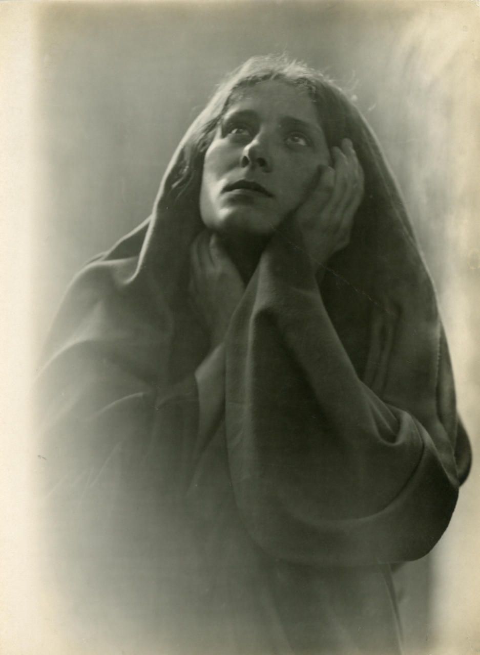 Maria (Martha Veit) Fotografie von H. Traut.