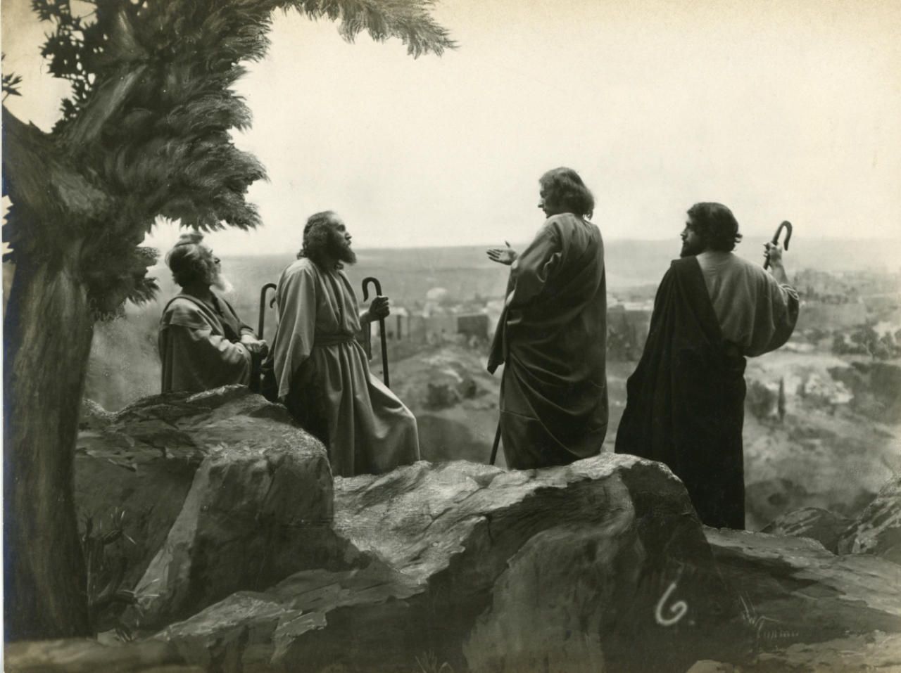 Christus und Jünger am Ölberg. Fotografie von H. Traut.