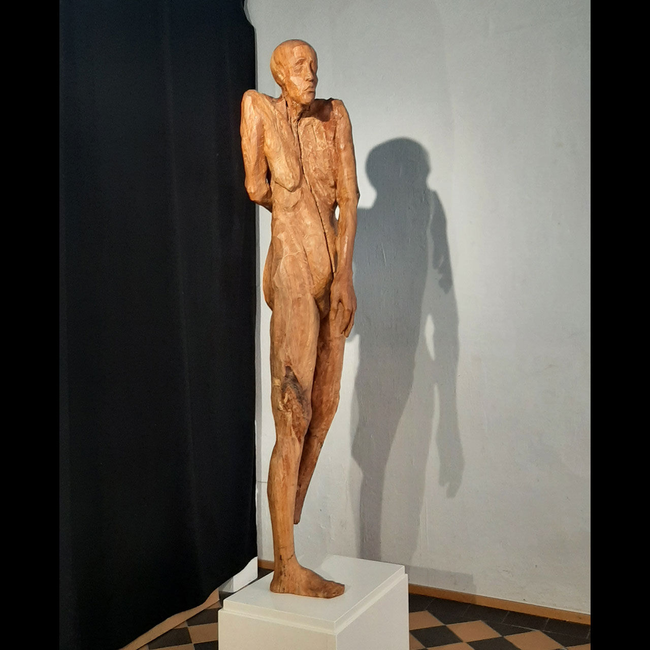 Frauenskulptur, Kirschholz, gesägt, geschnitzt, geölt