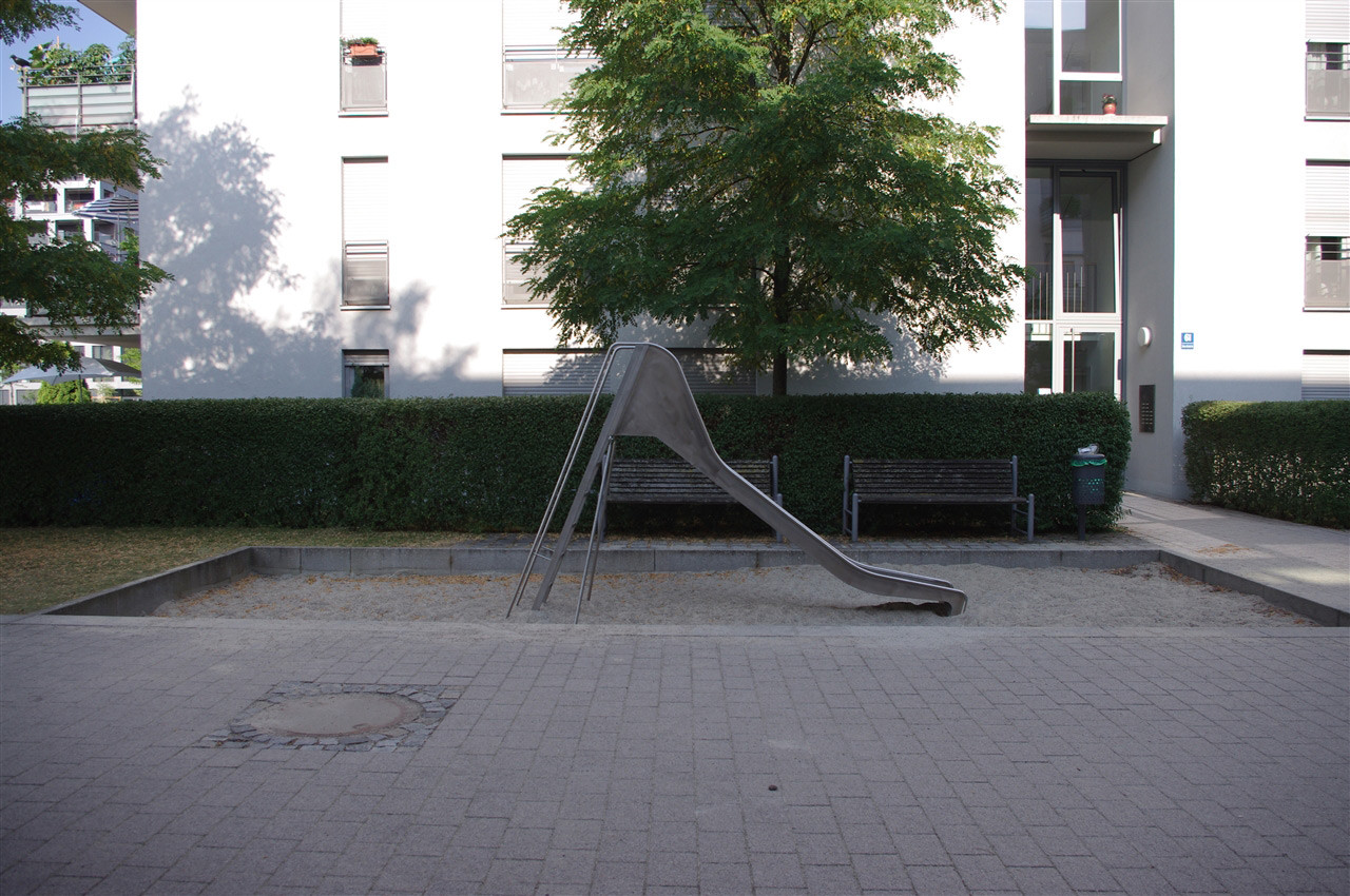 
.um die Ecke
