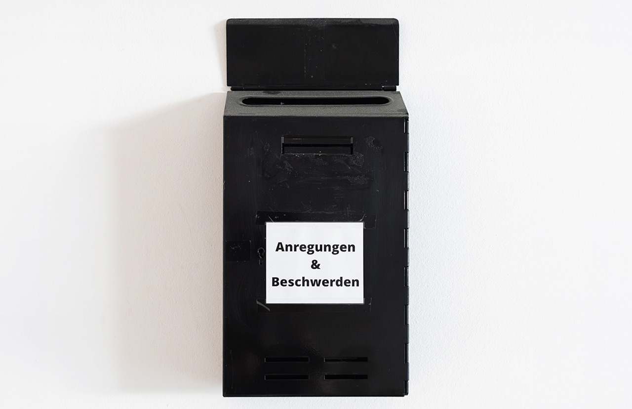 Briefkasten mit Schild Anregung & Beschwerden